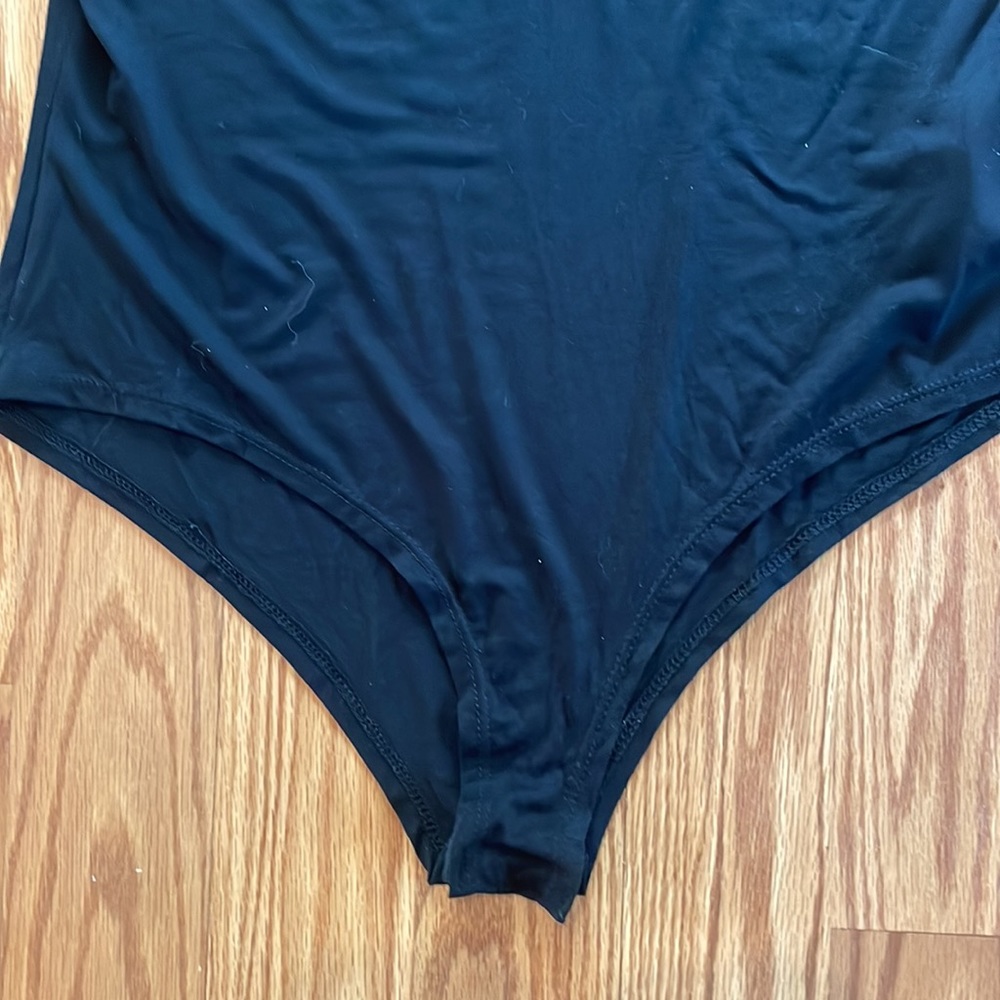 NWT Nasty Gal Black It Must V Love Plunging V-Neck Bodysuit Size U.S. 10 - Picture 3 of 9